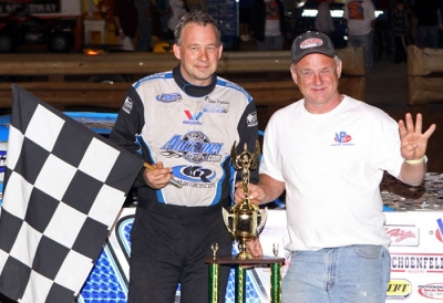 Steve Francis and car owner Dale Beitler celebrate his fourth '09 victory. (pbase.com/cyberslash)