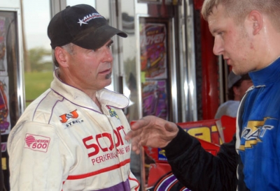 Winner Billy Moyer (left) talks with Will Vaught early in the evening. (DirtonDirt.com)