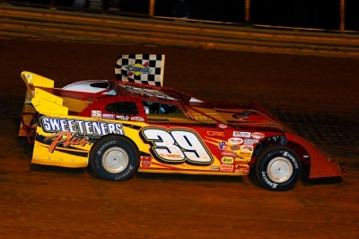 Tim McCreadie takes a victory lap. (thesportswire.net)