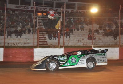 Scott Bloomquist takes the checkers. (mikessportsimages.com)