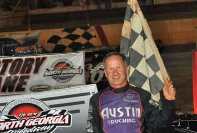 Ronnie Johnson in victory lane. (mikessportsimages.com)