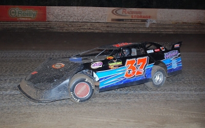 Rob Mayea heads for victory. (Doc's Photos)