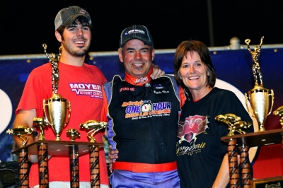 Billy Moyer Jr. and wife Joyce join the winner in victory lane. (thesportswire.)