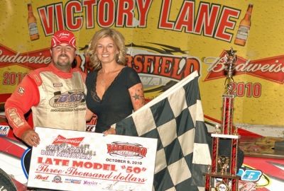 Bobby Hogge IV led every lap of Oct. 9's Late Model feature at Bakersfield. (photofinishphotos.com)