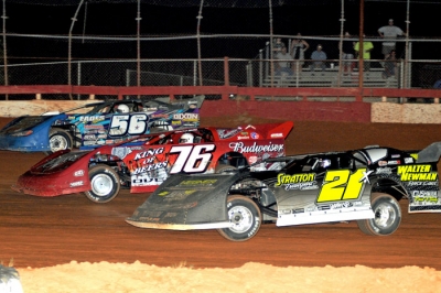 Brandon Overton (76) races three-wide en route to victory at Screven. (Carlson Race Photos)