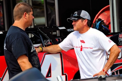 Bobby Labonte (right) and one of his dirt racers, Earl Pearson Jr. (thesportswire.net)