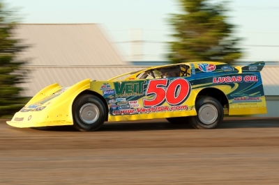 Jeff Wildung gets rolling at Dacotah Speedway. (Layne Mulder)