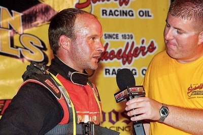 Casey Roberts tells the East Alabama fans about his $3,500 victory. (Brian McLeod)