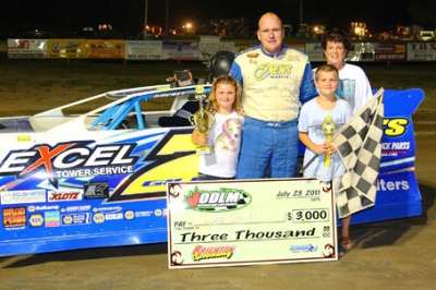 Lee Gill celebrates his $3,000 victory at Brighton. (ODLM)
