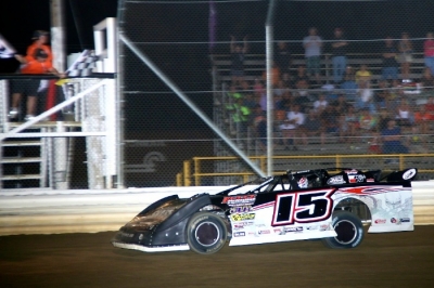 Jon Henry takes the checkers for his $3,000 victory. (Action Photos)