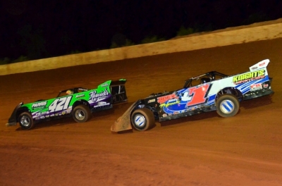 Timbo Mangum (T1) chases leader Anthony Sanders (421) at Lancaster. (Gary Laster)
