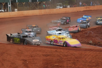 Brian Smith (115) and William Thomas (22) on the first lap. (DirtonDirt.com)
