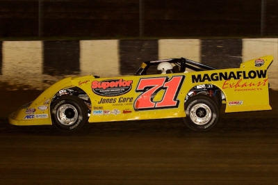 Don O'Neal (71) heads for a heat race victory to earn the pole for Saturday's Comp Cams Topless 100. (Woody Hampton)