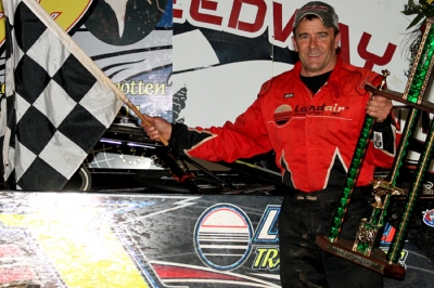 Vic Hill visits victory lane at Tazewell. (Allen Earl)