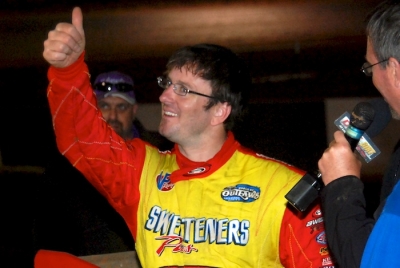 Tim McCreadie gives a thumbs-up after his flag-to-flag victory. (DirtonDirt.com)