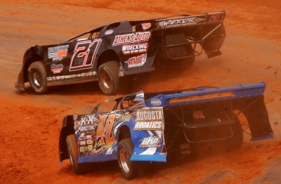 Royce Bray (21) leads Cla Knight (42) in the final laps at Toccoa. (Brian McLeod)