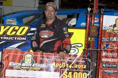 Brian Shirley picks up $4,000 at the fifth annual Don Bohlander Tribute. (Rich Edwards Jr.)