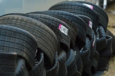 The Lucas Oil Series reached an agreement with Hoosier Tire as the sole series supplier. (rickschwalliephotos.com)