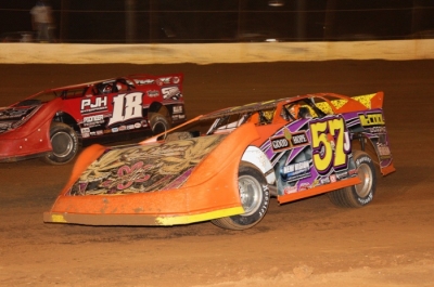 Bub McCool (57j) heads for victory at Whynot. (foto-1.net)