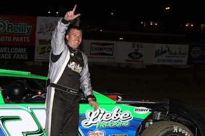 Chad Simpson waves in victory lane. (mikerueferphotos.photoreflect.com)