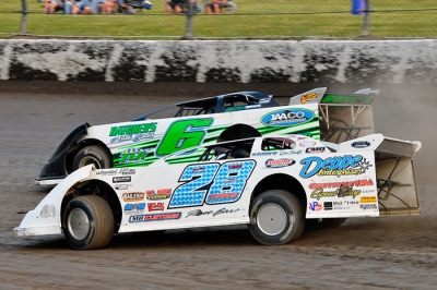 Jimmy Mars (28) heads for a heat race victory at Eldora on Thursday. (thesportswire.net)
