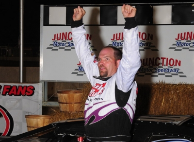 Anderson celebrates his $2,000 victory. (Jerry Jacobs)