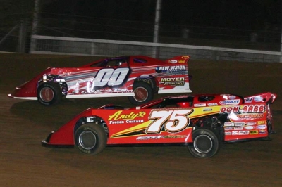 Jesse Stovall (00) races to victory at I-44. (Ron Mitchell)