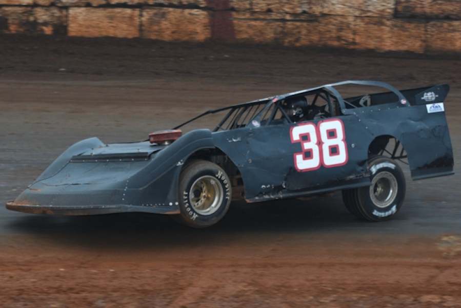 Dirt on Dirt Slideshow Brent Rhodes gets 3,000 victory on Crate tour