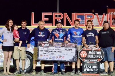 The Rocket Chassis house car team at Lernerville. (Jason Shank)
