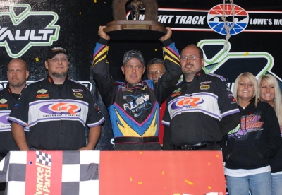 Darrell Lanigan and his team celebrate his WoO championship. (erikgrigsbyphotos.com)