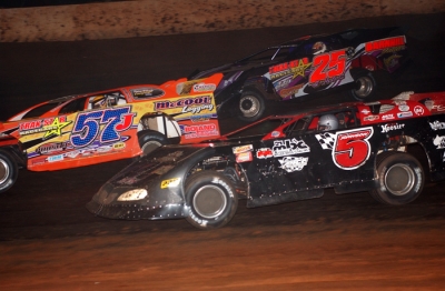 Ronnie Johnson (5) heads for the front in the Super Late Model main. (Tim Lee)