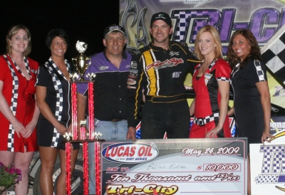 Brian Birkhofer celebrates his third Lucas Oil victory in four starts. (stlracingphotos.com)