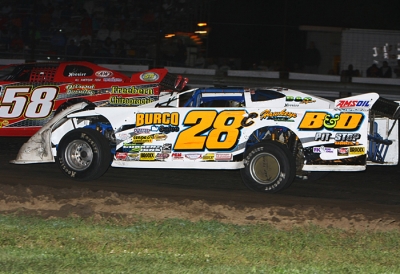 Terry Neal (28c) is gunning for the IMCA title. (mikerueferphotos.photoreflect.com	)