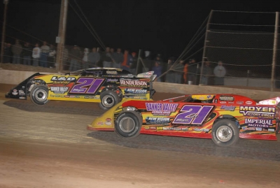 Winner Billy Moyer (outside) overtakes his son Billy Jr. (photofinishphotos.com)