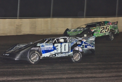 Mark Voigt (30) heads for victory at Tri-City. (stlracingphotos.com)