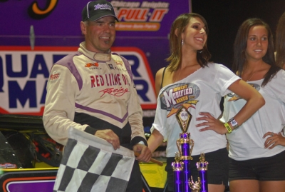 Billy Moyer celebrates at Kankakee. (DirtonDirt.com)