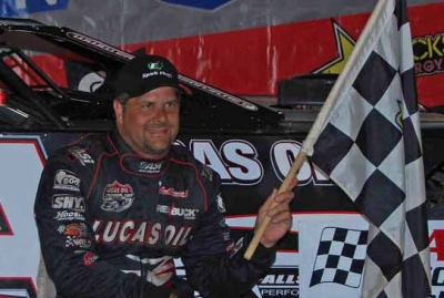 Earl Pearson Jr. in victory lane at Magnolia. (photobyconnie.com)