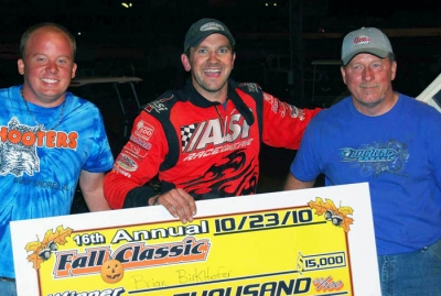 Winner Brian Birkhofer with promoters Rodney Wing (left) and Charles Thrash. (photobyconnie.com)