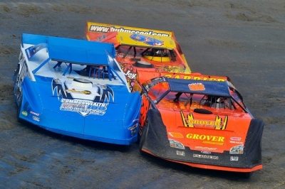 Austin Hubbard (left), Eddie Carrier Jr. (right) and Bub McCool (center) battle for second. (thesportswire.net).