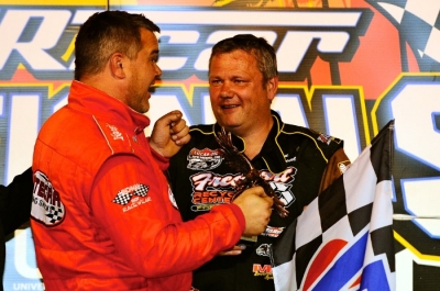 Runner-up Jimmy Mars visits Don O'Neal in victory lane. (thesportswire.net)