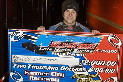 Wes Steidinger picks up $2,000 at Farmer City. (Rich Edwards Jr.)