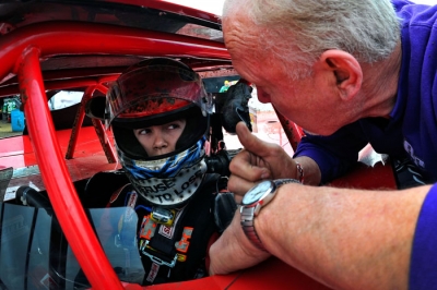 Bob Pierce gives son Bobby a thumbs-up at Florida Speedweeks. (thesportswire.net)