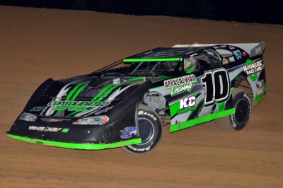 Kennie Compton Jr. heads for victory at Dublin. (Gary Laster)