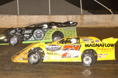 Don O'Neal (71) looks to take the point from Scott Bloomquist (0). (rickschwalliephotos.com)