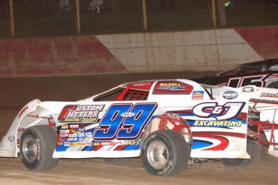 Donnie Moran (99) chases Jon Henry at Millstream Speedway. (Brian McLeod)