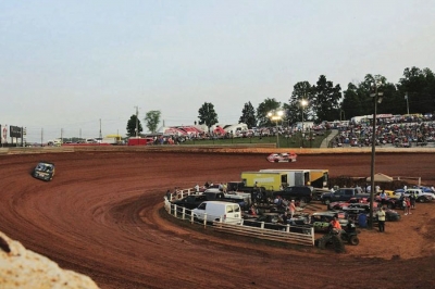 The high banks of Tazewell Speedway. (dt52photos.com)