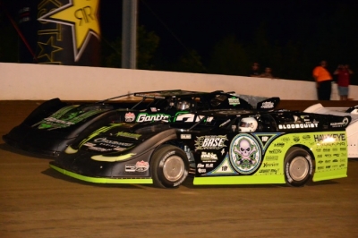 Scott Bloomquist starts with Jimmy Owens in the first heat. (photobyconnie.com)