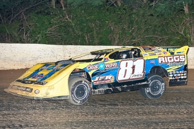 Scott James heads for victory in his Riggs Motorsports Rocket Chassis. (Jeff Eissing)