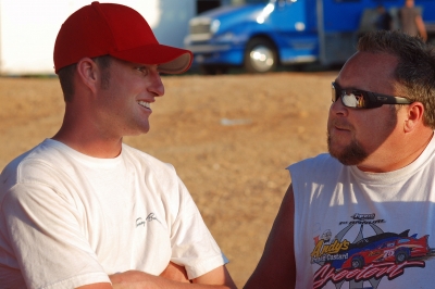 Chad Wheeler (left) talks with Terry Phillips at the 2009 Show-Me 100. (DirtonDirt.com)