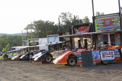 Teams pit on the backstretch for Thursday's practice in Batesville. (Woody Hampton)